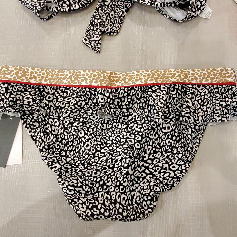 Bikini - Picture 3 of 4